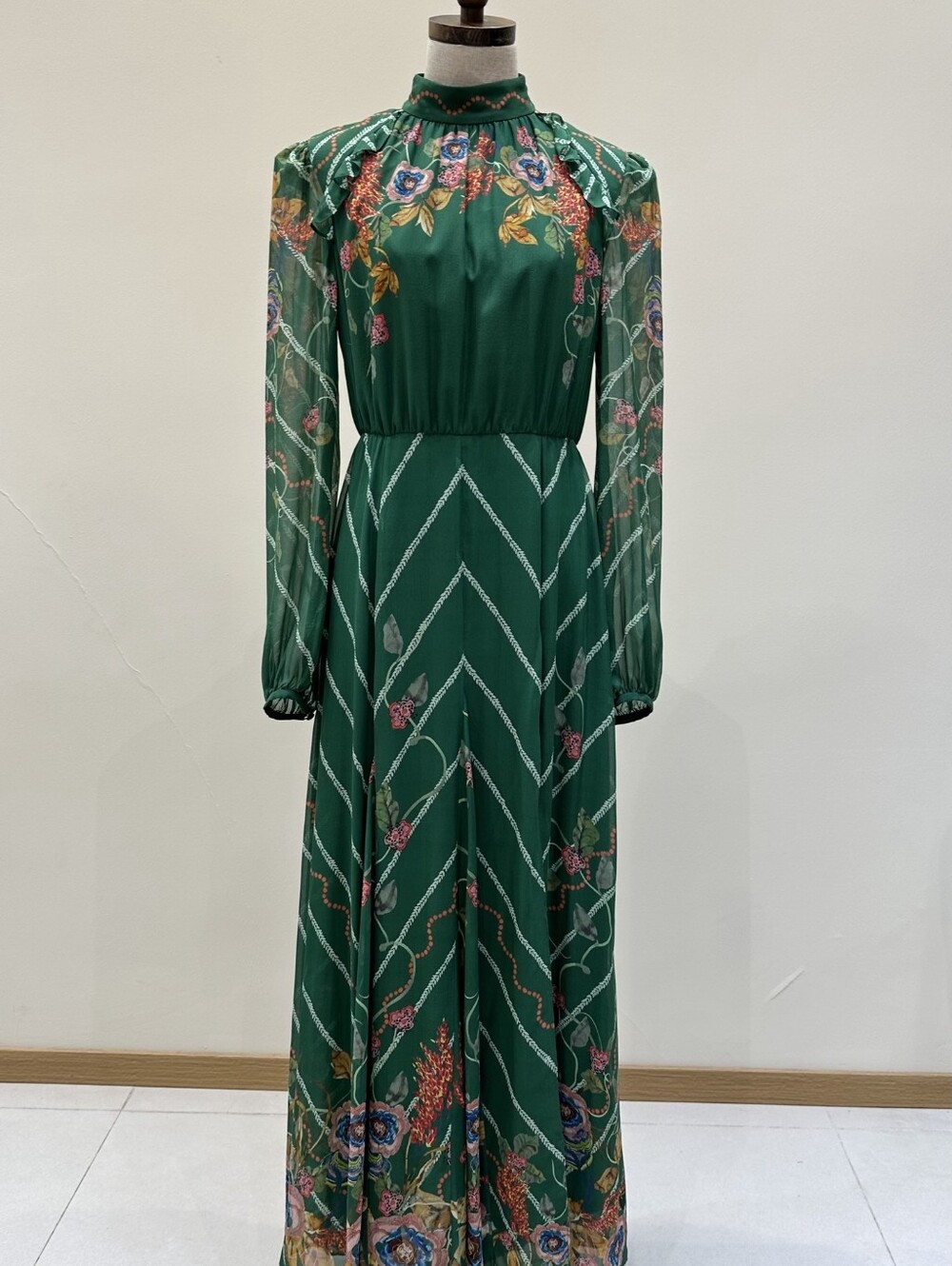Saloni Jacqui B Dress in Emerald Barley Hotsell - Picture 3 of 11